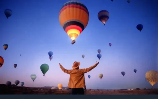 Restaurantes románticos en Xela con mesas cuidadosamente decoradas y luces suaves.