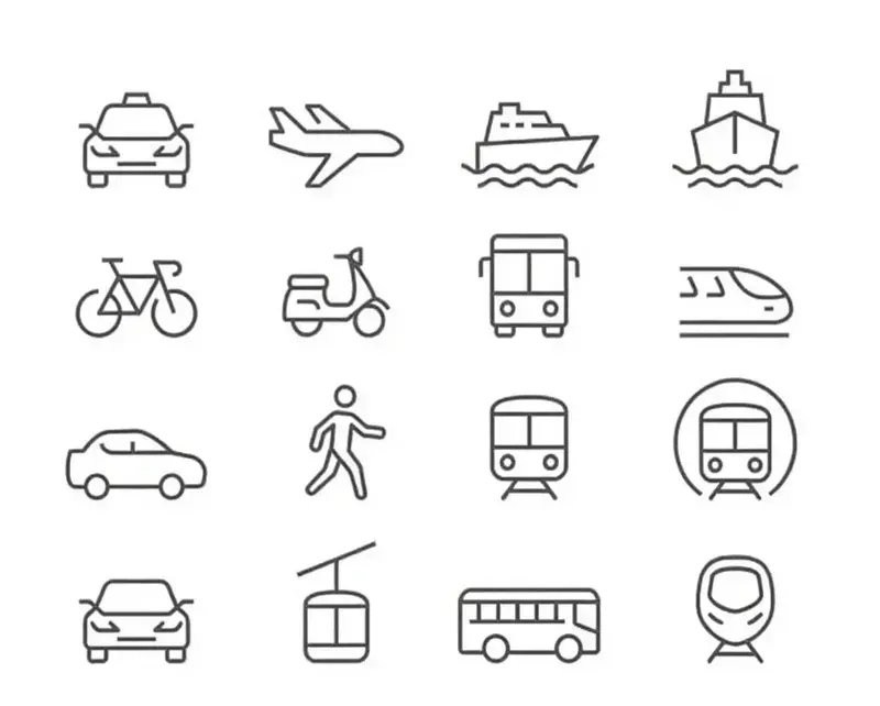 Autobuses coloridos en Xela durante un día transitado.